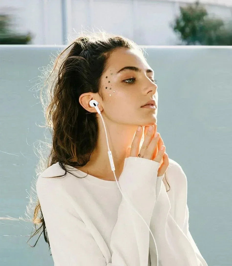 Lightning Wired Earphones with Microphone – In-Ear Stereo Headphones Compatible with iPhone, iPad & iPod